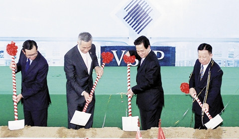 Thủ tướng Nguyễn Tấn Dũng và Thủ tướng Xin-ga-po Lý Hiển Long tại lễ khởi công.