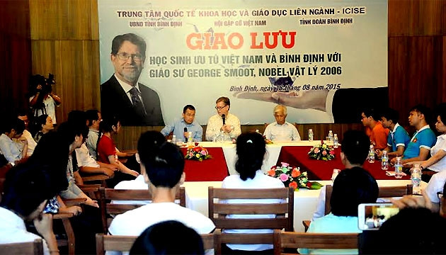Giáo sư đoạt giải Nobel giao lưu cùng học sinh ưu tú của Việt Nam và Bình Định