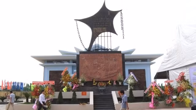 Đài tưởng niệm cuộc nổi dậy phá khám Tân Hiệp 2-12-1956.