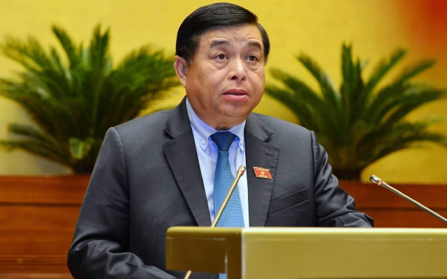 Bộ trưởng Kế hoạch và Đầu Tư Nguyễn Chí Dũng thừa ủy quyền Thủ tướng Chính phủ trình bày Tờ trình về Dự án Luật PPP. (ẢNH: DUY LINH)