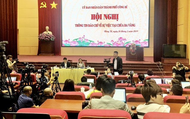 Quang cảnh buổi thông tin báo chí về sự việc chùa Ba Vàng.