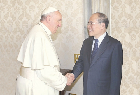 Chủ tịch QH Nguyễn Sinh Hùng hội kiến Giáo hoàng Phrăng-xít 