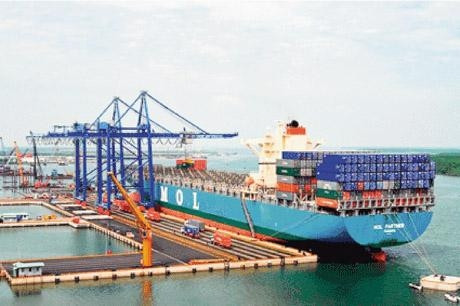 Tàu công-ten-nơ cập cảng Tân Cảng - Cái Mép (Bà Rịa - Vũng Tàu).  Ảnh: THÀNH HUY
