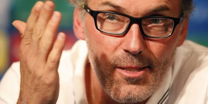 Huấn luyện viên Laurent Blanc trả lời phỏng vấn trước trận gặp Rennes. (Ảnh: Reuters).
