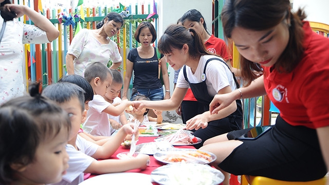 Dự thảo Luật Giáo dục (sửa đổi) quy định nâng chuẩn giáo viên bậc mầm non từ trung cấp lên cao đẳng sư phạm. Ảnh: HẢI NGUYỄN