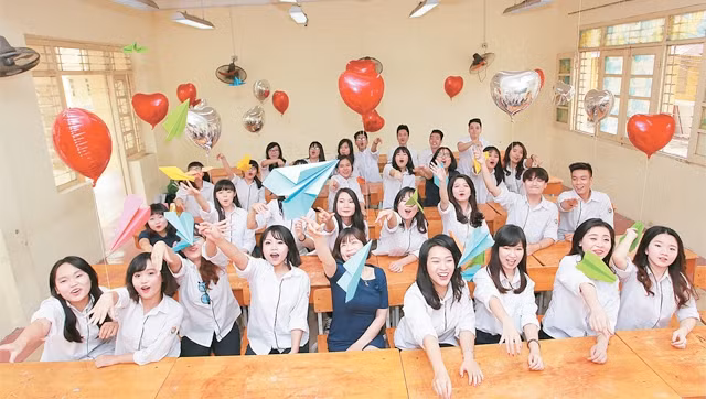 Chụp ảnh kỷ yếu để giữ lại những khoảnh khắc, những nét thanh tân của thời cắp sách.