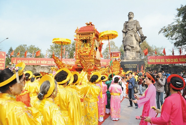 Lễ hội gò Đống Đa. Ảnh: TRẦN HẢI