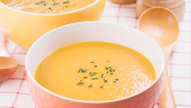 Những thức ăn dạng lỏng như: cháo, soup tốt người bệnh sốt xuất huyết. Ảnh: INTERNET