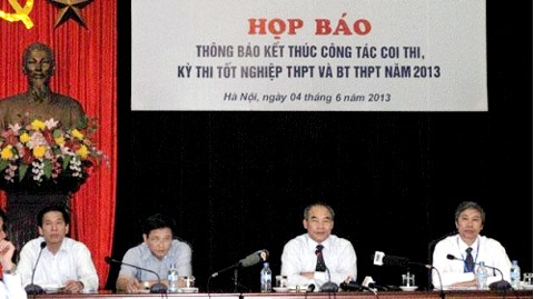 Đại diện lãnh đạo Bộ GD-ĐT trả lời báo chí về kỳ thi Tốt nghiệp THPT 2013