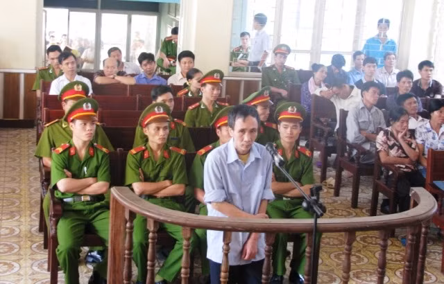 Hàn Đức Long tại phiên tòa.