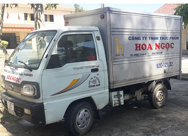 Phát hiện xe tải đổ thịt thối ra môi trường.