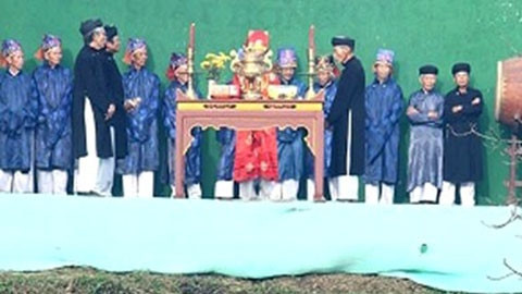 Phần nghi lễ trong lễ hội chợ đình Bích La.