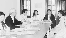 Chủ tịch TIC, ông K.Mi-ki-ô trực tiếp phỏng vấn,
tuyển chọn lao động của Công ty BATIMEX
(Thái Nguyên) sang làm việc tại