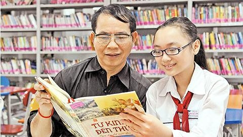 Đọc, một phương tiện hiệu quả để bồi bổ tri thức. Ảnh: TRẦN HẢI