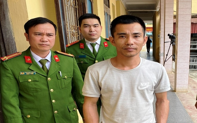 Công an huyện Ngọc Lặc quản thúc đối tượng Bùi Ngọc Tân.