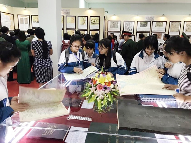 Triển lãm về biển đảo Hoàng Sa, Trường Sa thu hút sự quan tâm của đông đảo tầng lớp nhân dân Hải Dương.