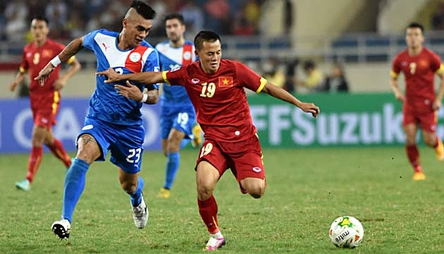 ĐT Việt Nam (áo đỏ) và ĐT Philippines (áo xanh) sẽ không thể gặp mặt như đã định. (ảnh minh hoạ)