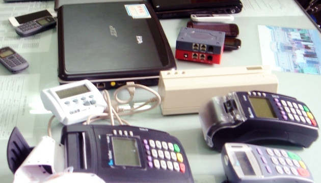 Nhóm “hacker đen” chiếm đoạt tiền tỷ ra tòa