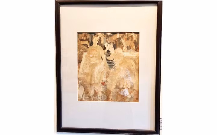 Bản gốc bức tranh Hai thiếu nữ trước bình phong của danh họa Trần Văn Cẩn đang được trưng bày và bị xuống cấp tại Bảo tàng Mỹ thuật Việt Nam.