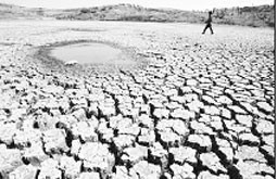 Hồ chứa nước ở Shiliu, tỉnh Vân Nam
cạn trơ đáy.