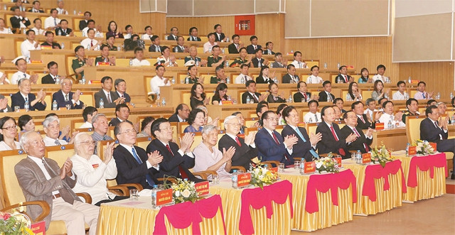 Các đồng chí lãnh đạo Đảng, Nhà nước và các đại biểu dự Lễ kỷ niệm. Ảnh: TRÍ DŨNG (TTXVN)