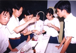 Những tiết học thực hành với<br>thiết bị giáo dục còn rất <br>hiếm trong giáo dục phổ thông.