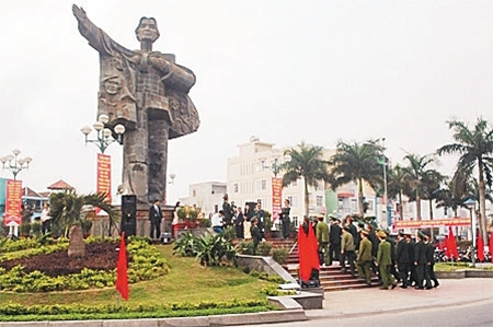 Tượng đài Mẹ Nhu của tác giả Phạm Hạng tái hiện chân dung Anh hùng Lực lượng vũ trang nhân dân Lê Thị Đảng.