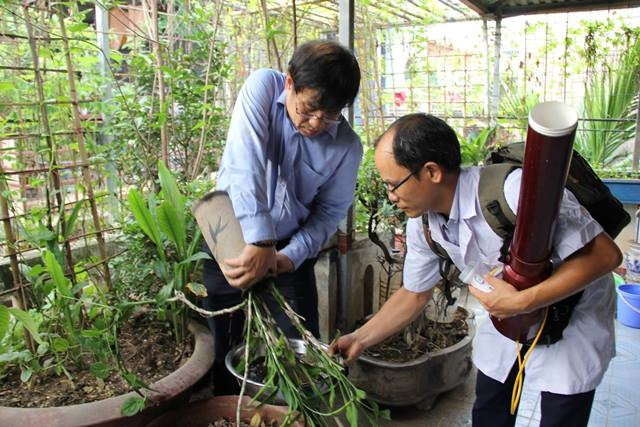 Vẫn phát hiện nhiều ổ lăng quăng ở nhà người dân tại Hà Nội