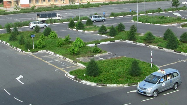 Bài thi sa hình ô-tô.