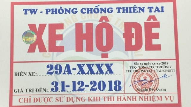 Đại diện Bộ NN-PTNT cho biết tới đây Bộ dán tem để chống làm giả đối với các biển xe hộ đê.