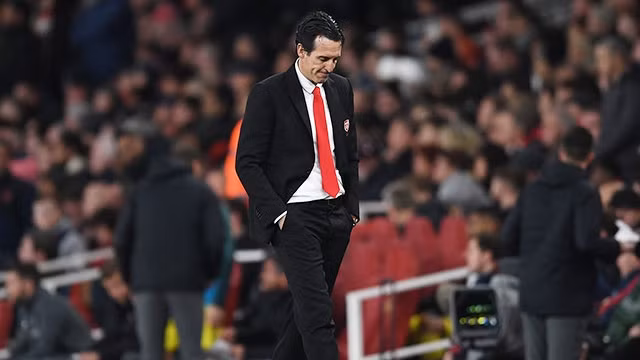 Phần lớn các cầu thủ đang không nghe Unai Emery, còn các CĐV thì phản đối.