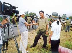 Tại trường quay phim
"Tiếng cồng định mệnh".