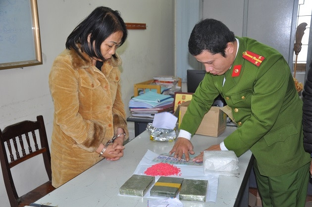 Trương Thị Thạch và tang vật vụ án.