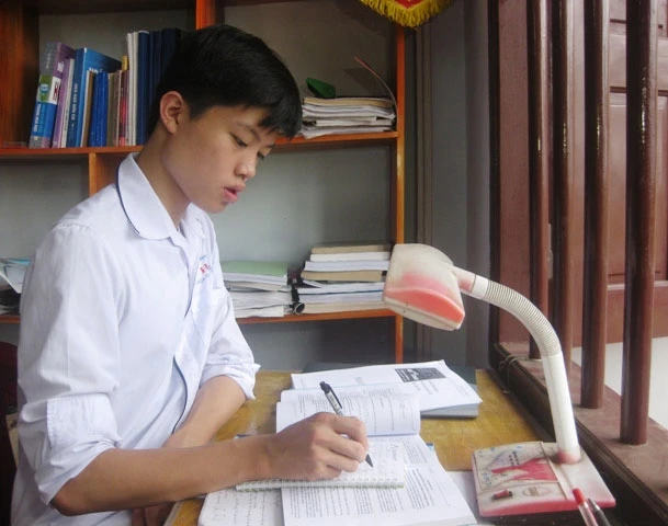 Tấm Huy chương vàng sáng ơn sinh thành, dưỡng dục