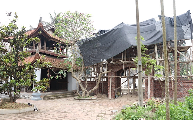 Công trình xây dựng dở dang đang bị đình chỉ thi công.