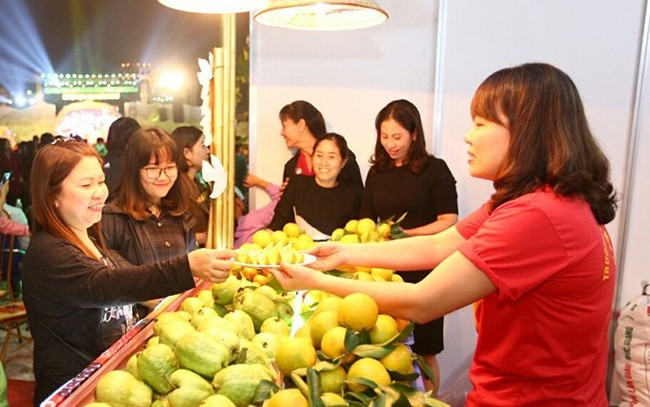 Hơn 150.000 du khách đến với Hội chợ cam, bưởi Lục Ngạn