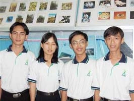 Nhóm "thuốc thử thời đại xanh" (từ trái sang): Đức Thuận, Mỹ Loan, Tuấn Vũ, Trường Thọ.