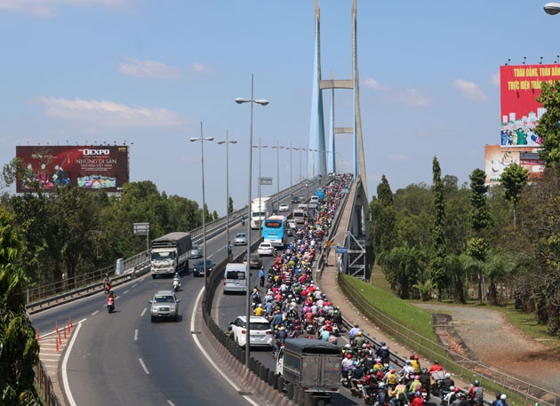 Ùn tắc nghiêm trọng trên cầu Mỹ Thuận hướng đi TP Hồ Chí Minh.