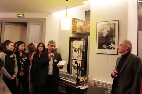 Ông Nguyễn Bình giới thiệu về hoạt động sắp tới của Ngôi nhà Việt Nam