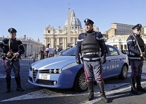 Hàng nghìn cảnh sát I-ta-li-a được tăng cường để bảo đảm an ninh ở thủ đô Rô-ma. Ảnh ROI-TƠ