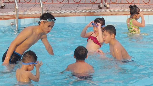 Lớp dạy bơi miễn phí cho trẻ em tại Hà Nội