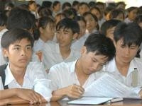 Gần 600 học sinh khối 12 của Trường
THPT Mộc Hóa (Long An) nghe tư
vấn tuyển sinh ĐH 2007 của Trường
ĐH Kinh tế TP Hồ Ch