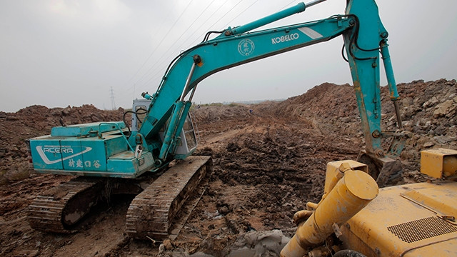 Máy thi công ở khu vực Vườn Chuối.