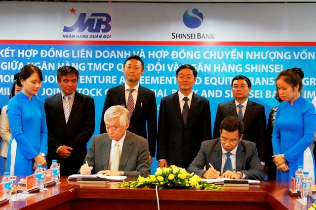 Đại diện MB và Shinsei Bank tại lễ ký kết.