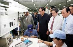 Tổng Bí thư Nông Ðức Mạnh thăm và làm việc tại TP Hồ Chí Minh