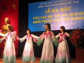 Ra mắt Câu lạc bộ “Em yêu lịch sử” khối THPT