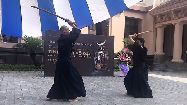 Tiết mục biểu diễn đấu kiếm của CLB Kendo Hà Nội trong triển lãm Võ đạo Nhật Bản.