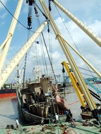 Tàu Hoàng Đạt 36 sau khi trục vớt thành công