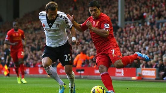 L. Suarez (áo đỏ) lập cú đúp cho Liverpool