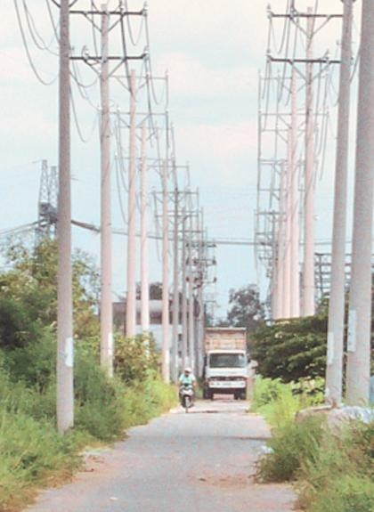 90% số tuyến đường liên thôn, liên xã ở xã Phong Phú được bê-tông hóa.